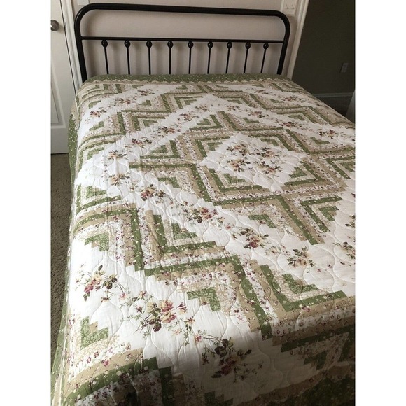 Vtg Light Quilt Bedspread Diamond White Green Roses Romantic Coverlet 101"x86" - Picture 8 of 11
